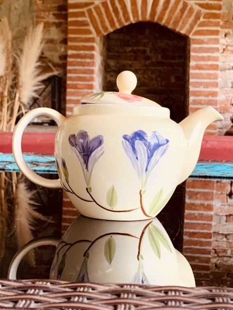 Growing and preserving our own tea - My favourite teapot